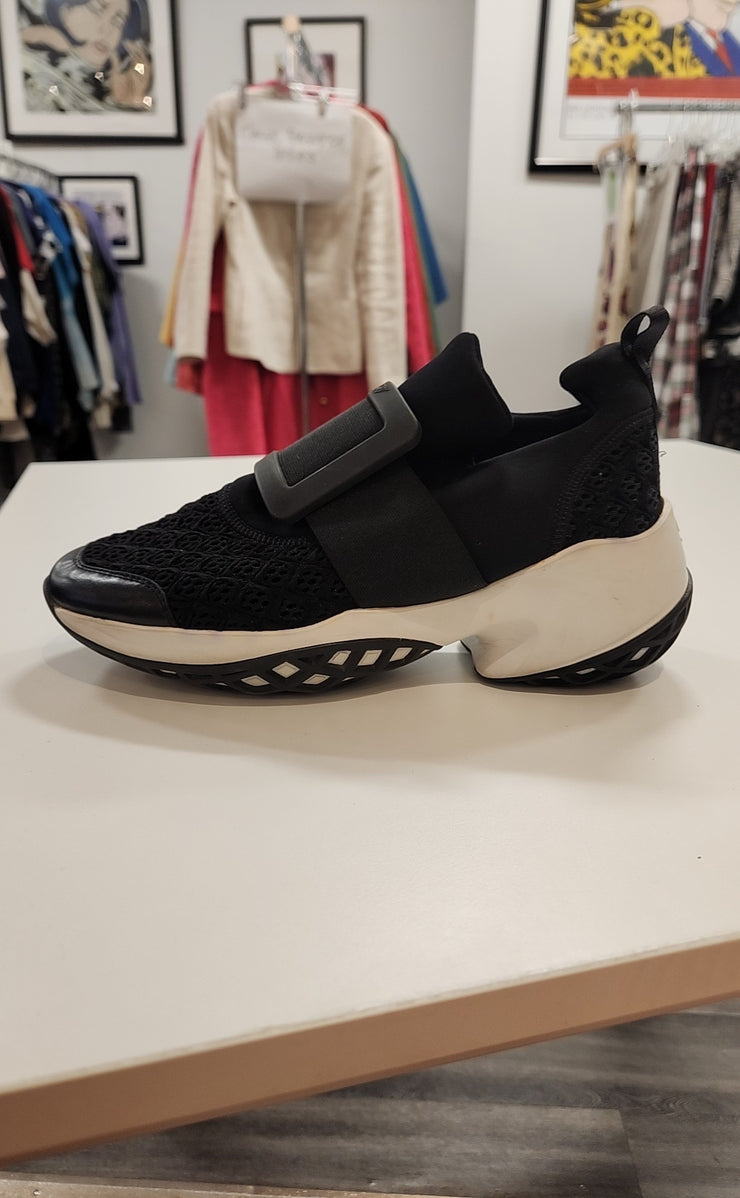 Roger Vivier Size 37.5 Sneakers (Pre-owned)