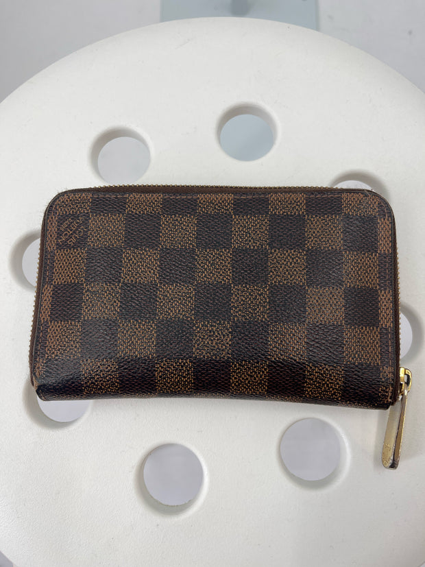 Louis Vuitton Wallets (Pre-owned)