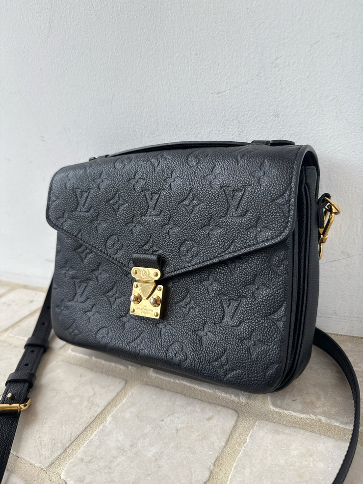 Louis Vuitton Handbags (Pre-owned)