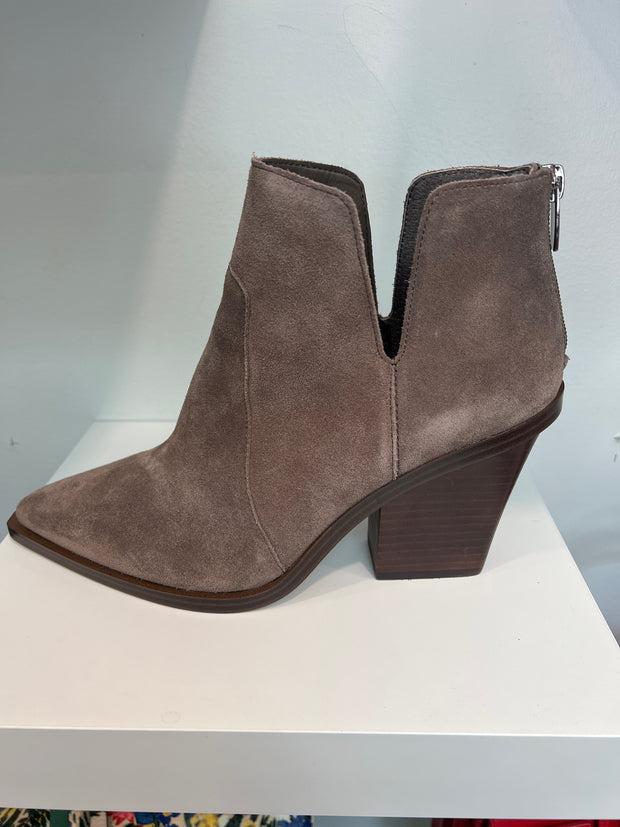 Vince Camuto Size 10 Boots (Pre-owned)