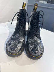 Doc Martens Size 9 Boots (Pre-owned)