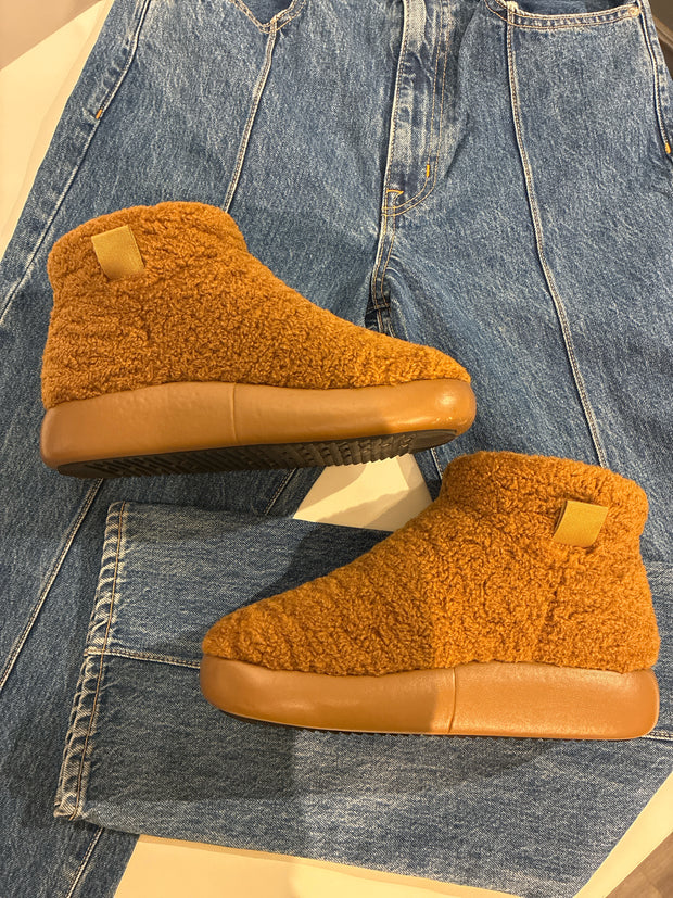 Roam Size 7 Boots (Pre-owned)