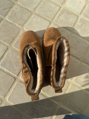 UGG Size 9 Shoes (Pre-owned)