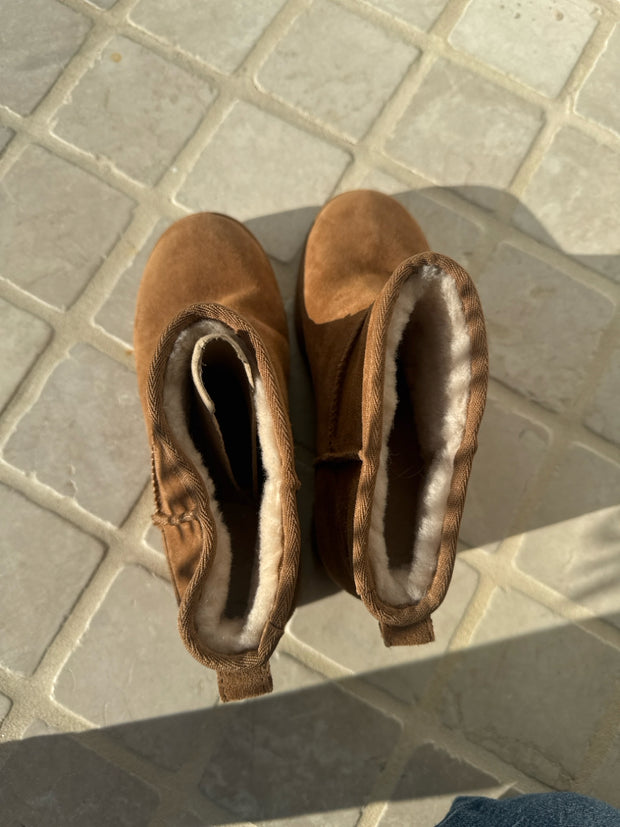 UGG Size 9 Shoes (Pre-owned)