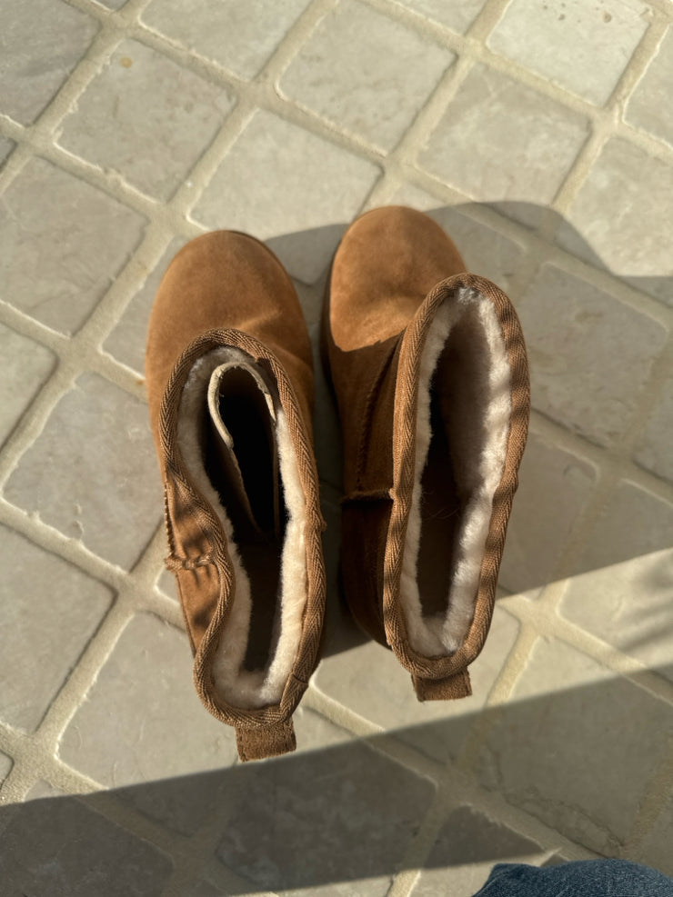UGG Size 9 Shoes (Pre-owned)