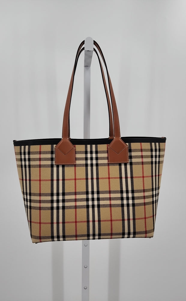 Burberry Handbags (Pre-owned)