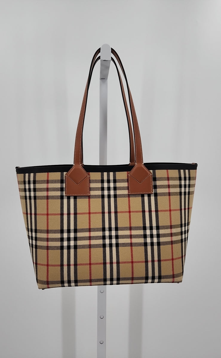 Burberry Handbags (Pre-owned)