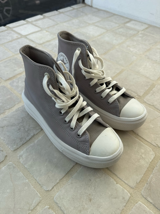 Converse Size 7 Sneakers (Pre-owned)