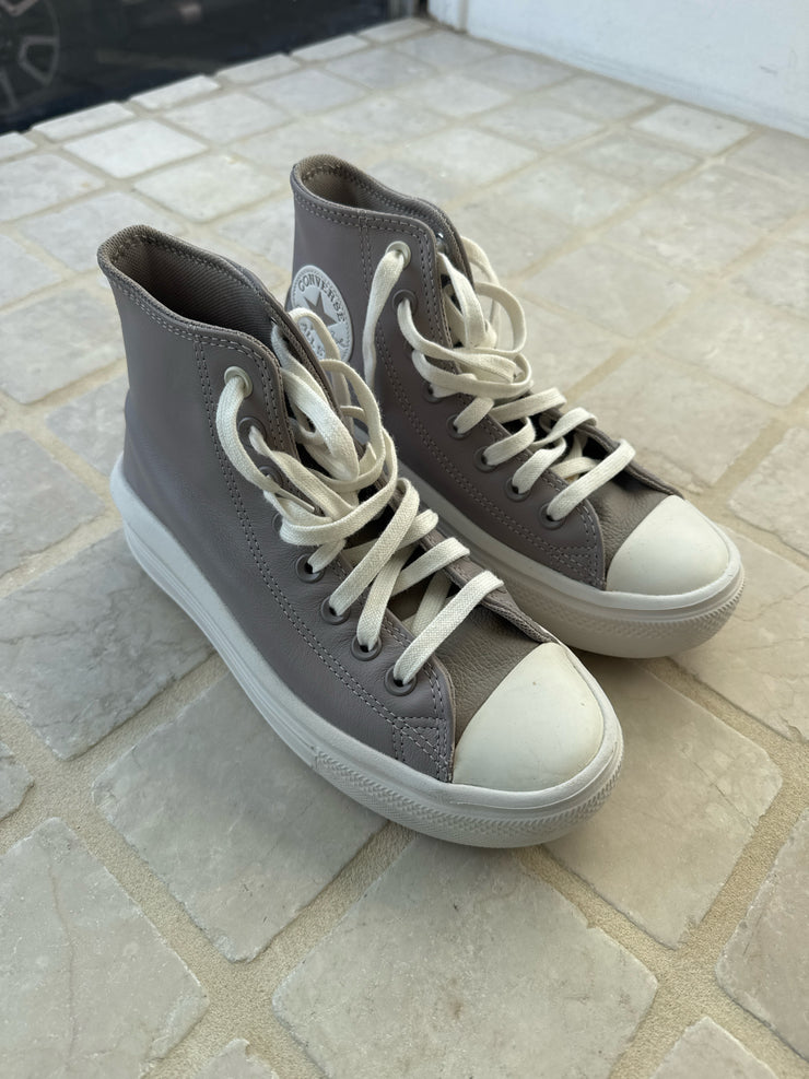 Converse Size 7 Sneakers (Pre-owned)