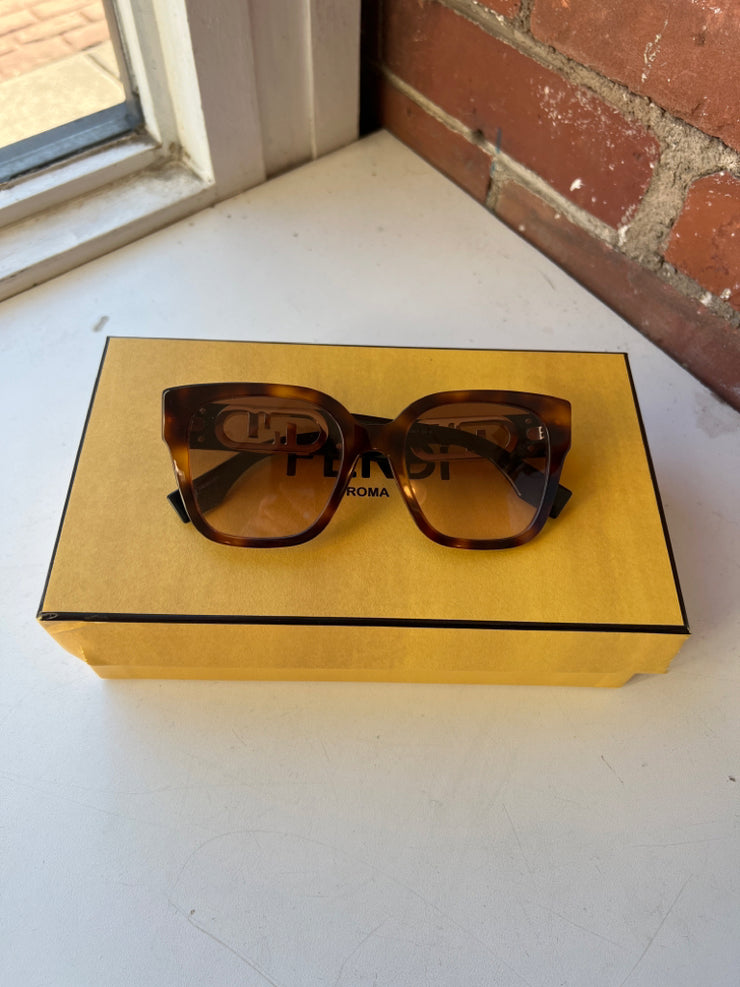 Fendi Sunglasses (Pre-owned)