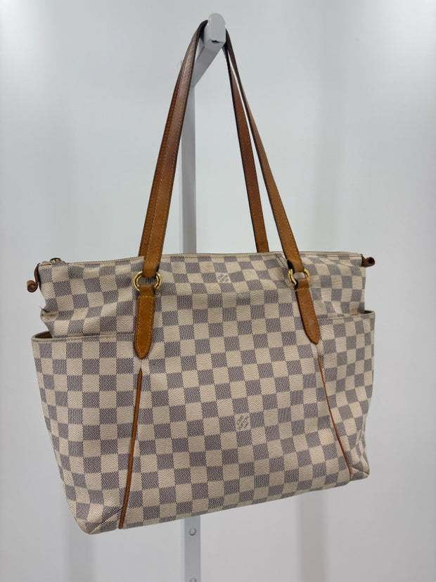 Louis Vuitton Handbags (Pre-owned)