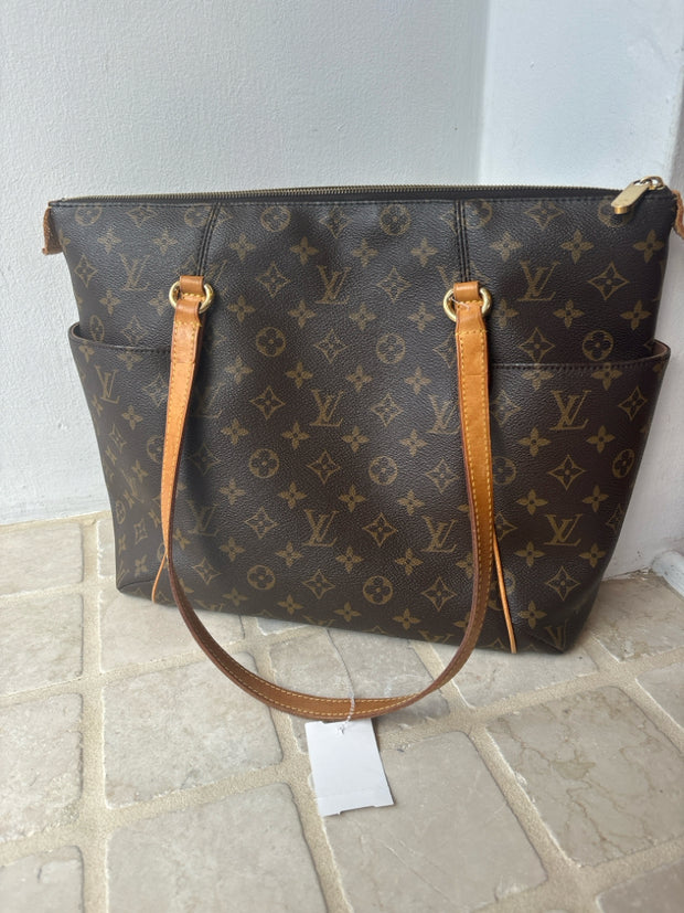 Louis Vuitton Handbags (Pre-owned)