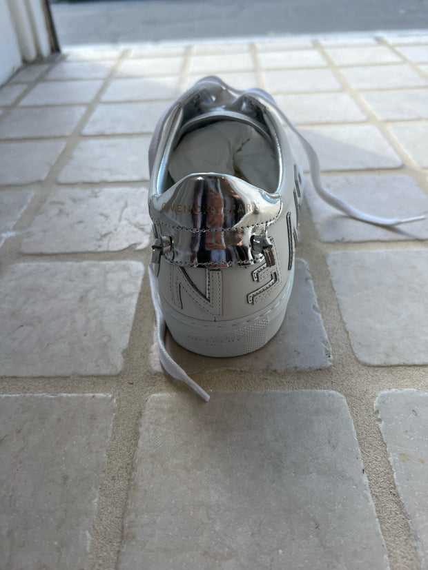 Givenchy Size 40 Sneakers (Pre-owned)