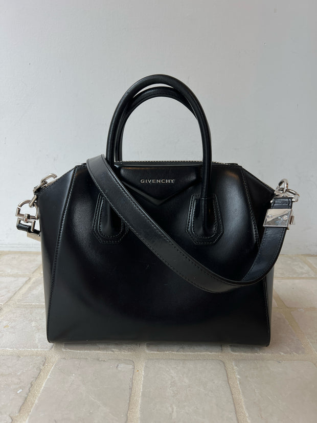 Givenchy Handbags (Pre-owned)