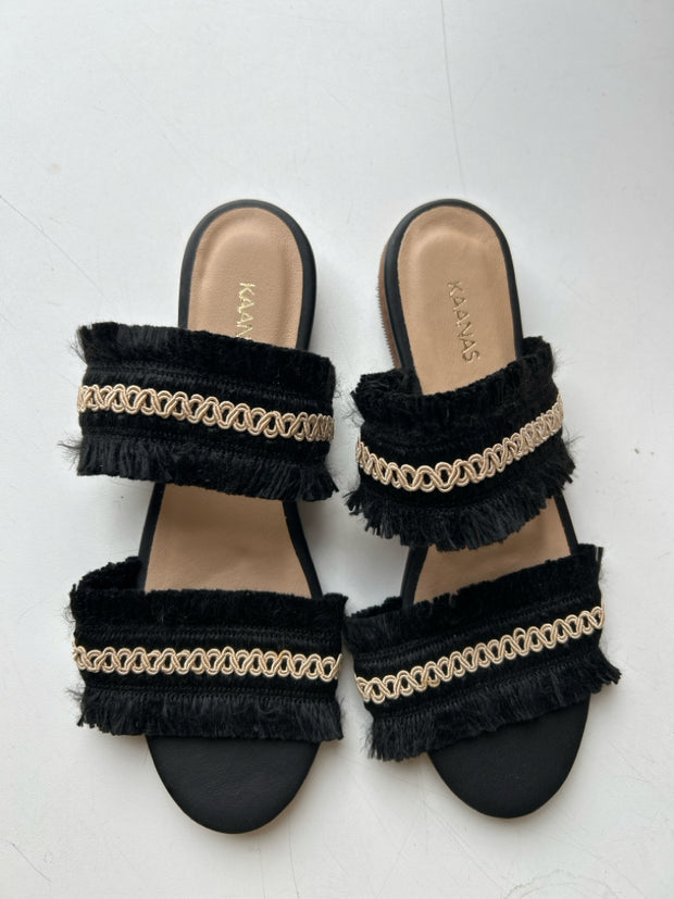 Kaanas Size 6 Shoes (Pre-owned)