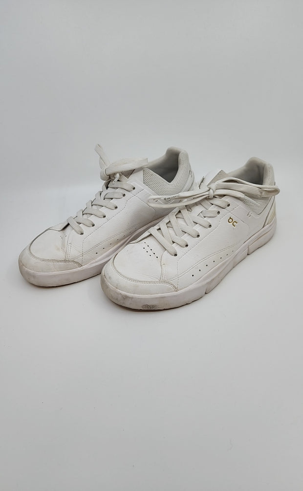 On Cloud Size 8 Sneakers (Pre-owned)