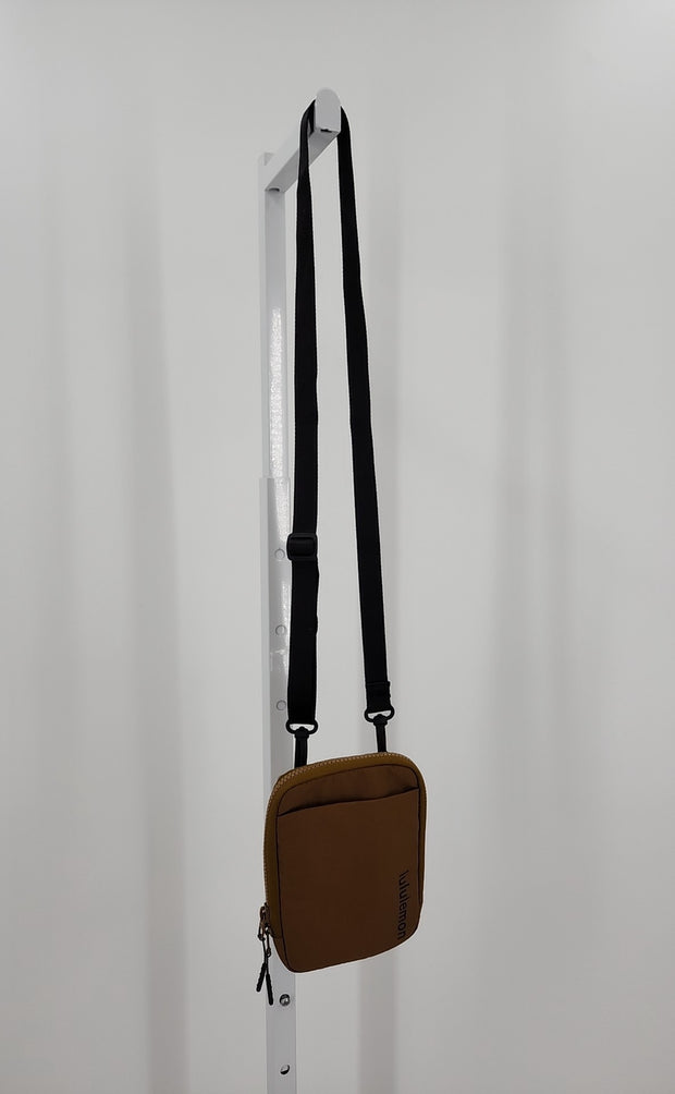 Lululemon Handbags (Pre-owned)