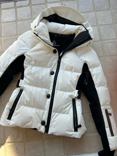 Moncler Jackets INDOOR (Pre-owned)