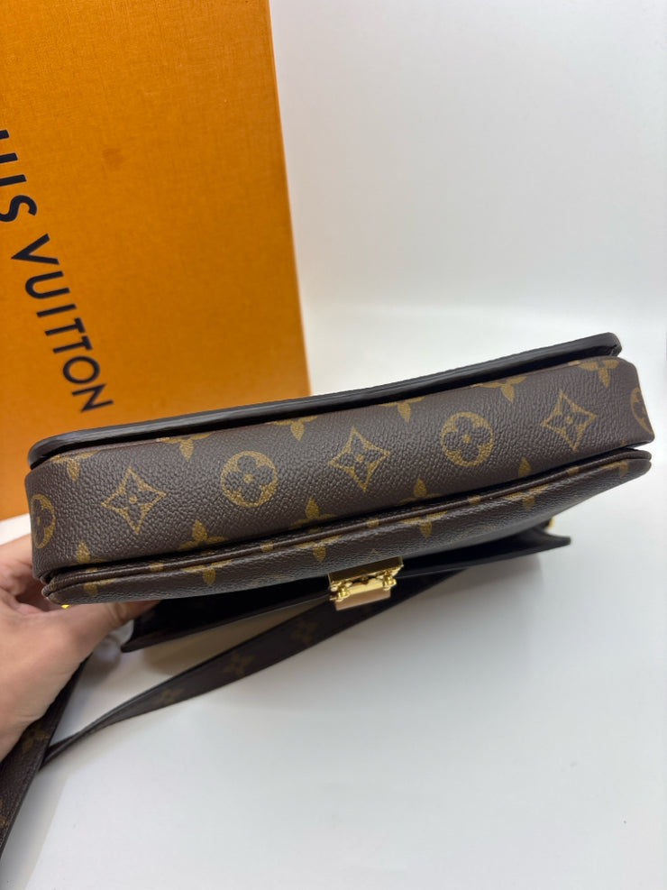 Louis Vuitton Handbags (Pre-owned)