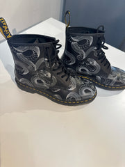 Doc Martens Size 9 Boots (Pre-owned)