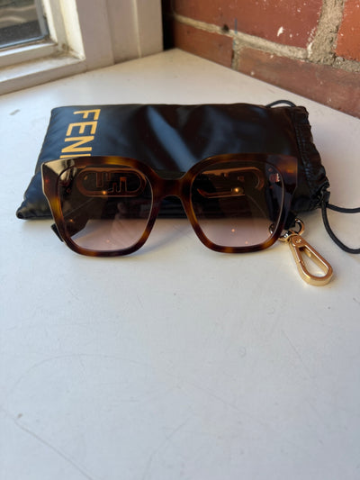 Fendi Sunglasses (Pre-owned)