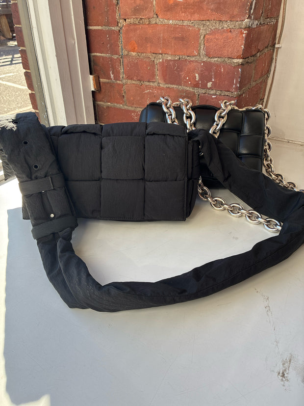 Bottega Veneta Handbags (Pre-owned)