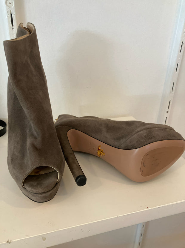 Prada Size 37.5 Shoes (Pre-owned)