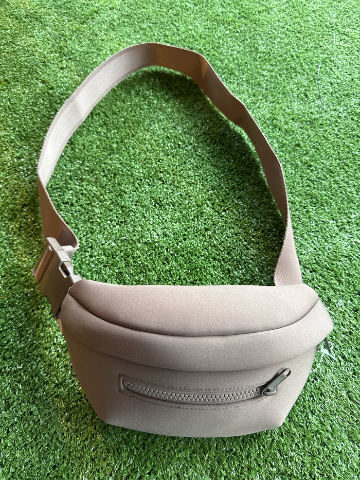 Dagne Dover Handbags (Pre-owned)