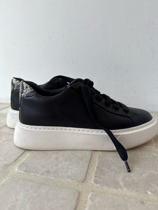 Vince Size 7 Sneakers (Pre-owned)