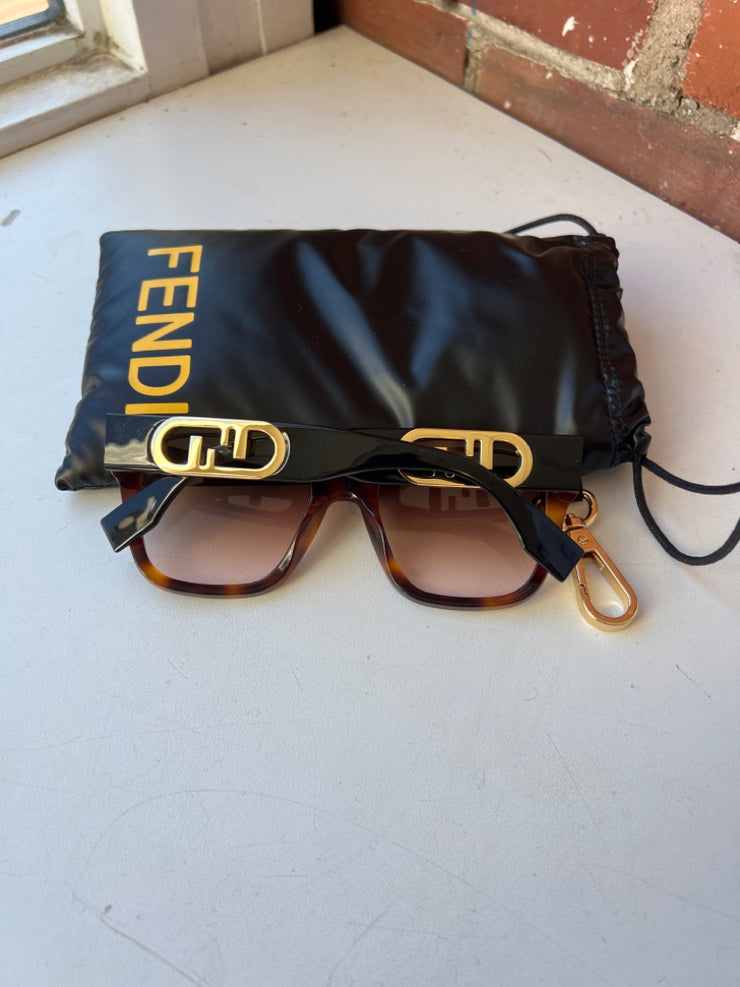 Fendi Sunglasses (Pre-owned)