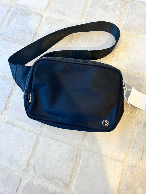 Lululemon Handbags (Pre-owned)