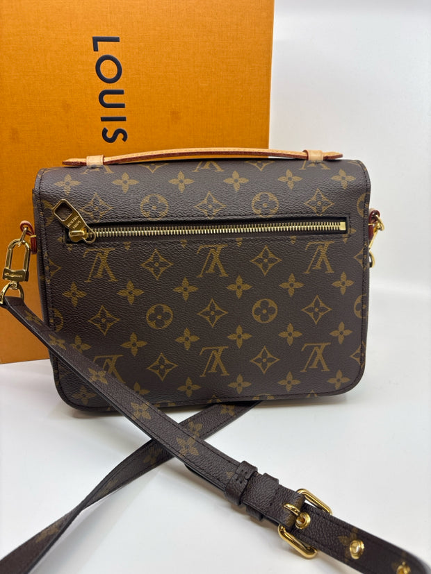 Louis Vuitton Handbags (Pre-owned)