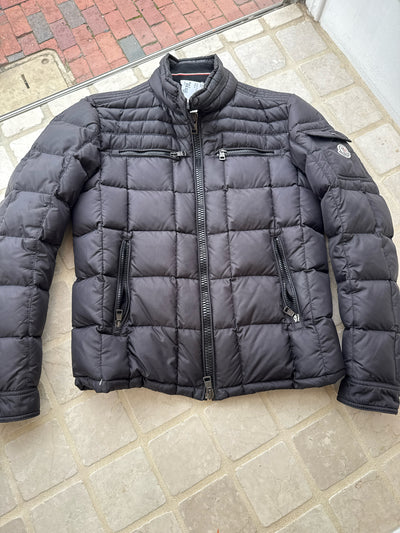 Moncler Size 3 Jackets OUTDOOR (Pre-owned)