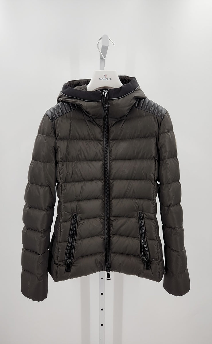 Moncler Jackets OUTDOOR (Pre-owned)