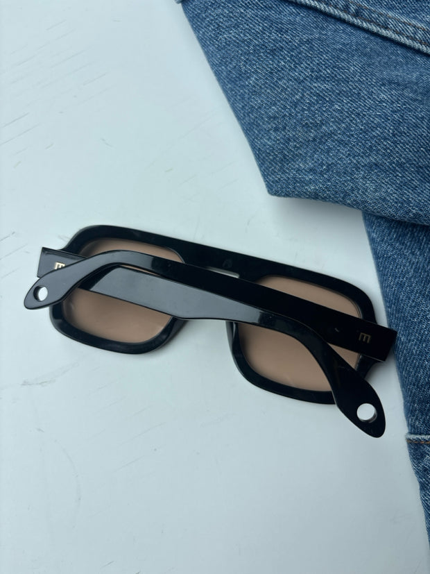 Elisa Johnson Sunglasses (Pre-owned)