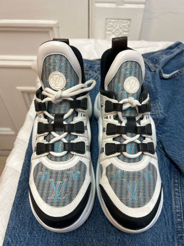 Louis Vuitton Size 35 Sneakers (Pre-owned)