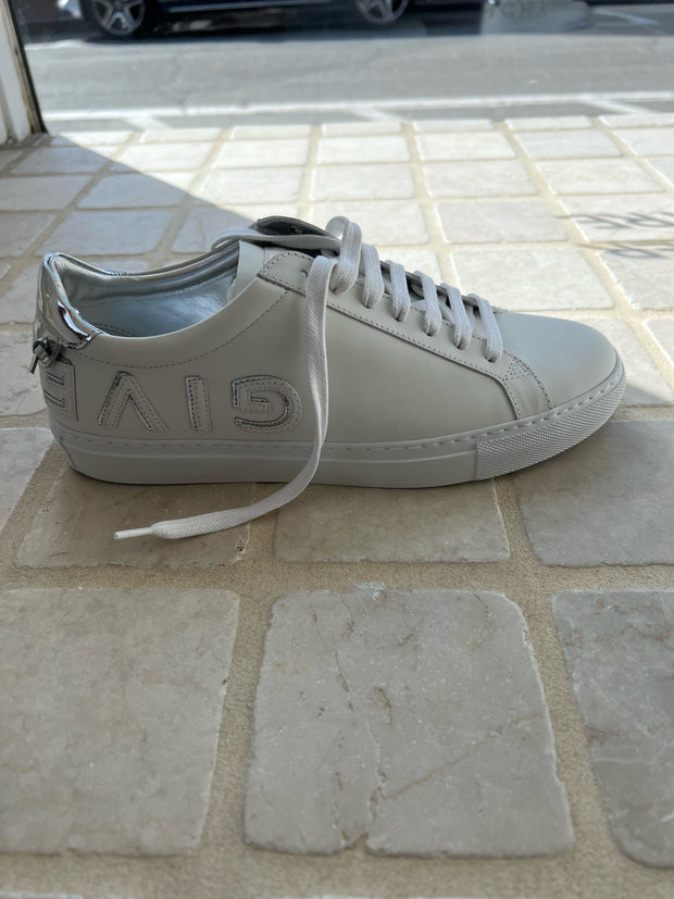 Givenchy Size 40 Sneakers (Pre-owned)