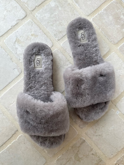 UGG Size 7 Shoes (Pre-owned)