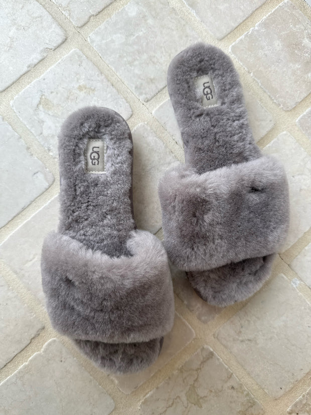 UGG Size 7 Shoes (Pre-owned)