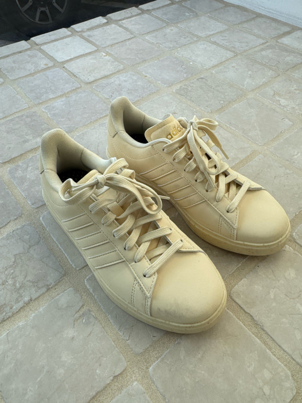 Adidas Size 6.5 Sneakers (Pre-owned)