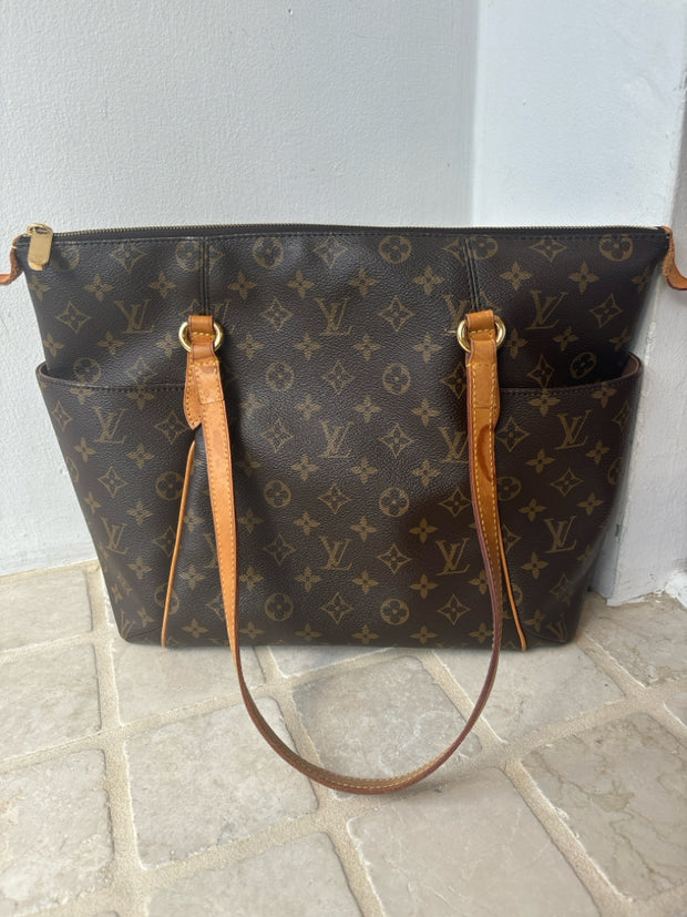 Louis Vuitton Handbags (Pre-owned)