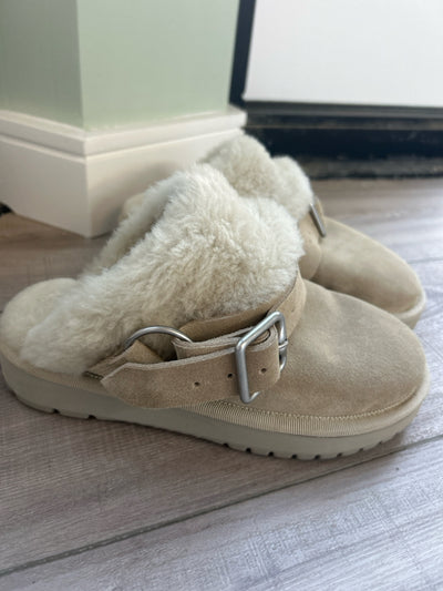 Burberry Size 35 Shoes (Pre-owned)