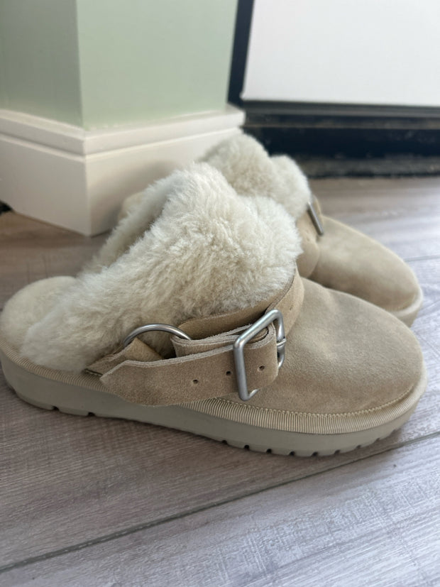 Burberry Size 35 Shoes (Pre-owned)