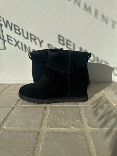 UGG Size 9 Shoes (Pre-owned)