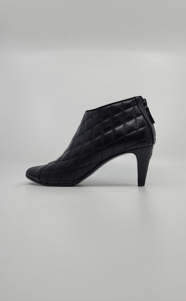 Chanel Size 37.5 Boots (Pre-owned)