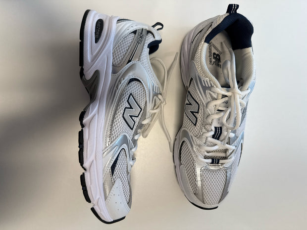 New Balance Size 9.5 Sneakers (Pre-owned)
