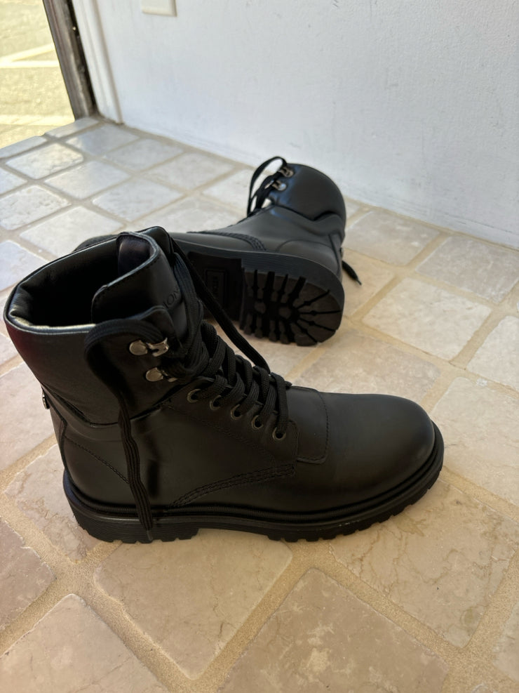 Moncler Size 37 Boots (Pre-owned)