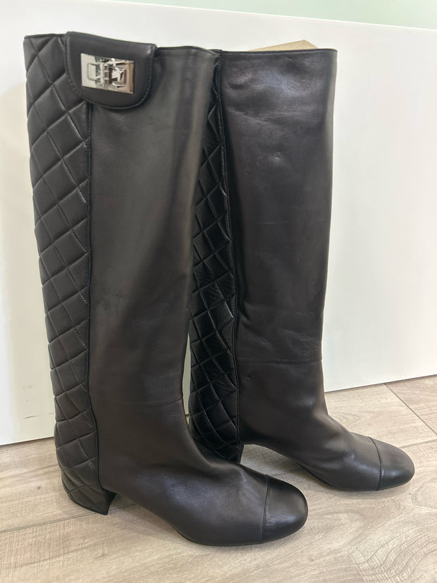 Chanel Size 40.5 Boots (Pre-owned)