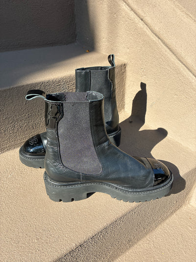 Chanel Size 39 Boots (Pre-owned)
