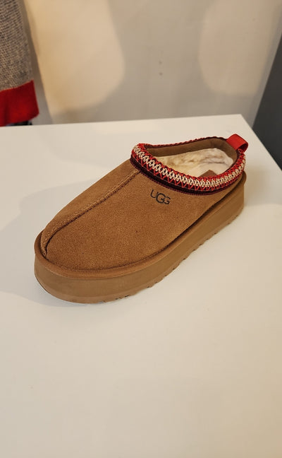UGG Size 8 Shoes (Pre-owned)